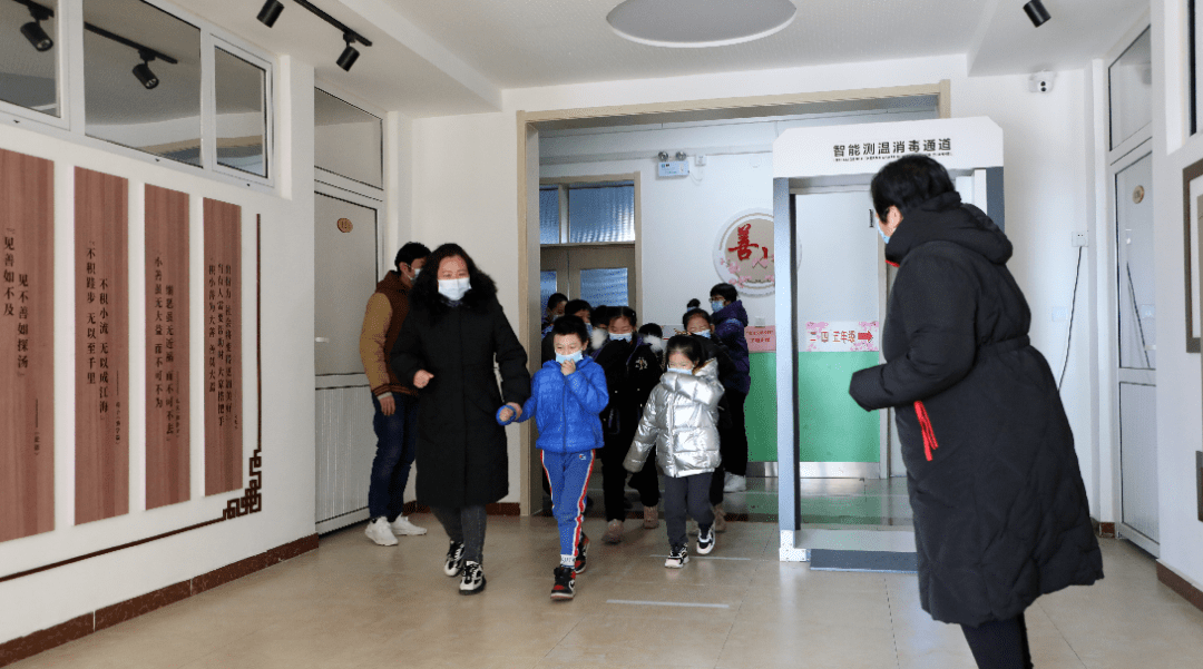 树立安全意识提升自救能力桃花园小学开展安全疏散演练