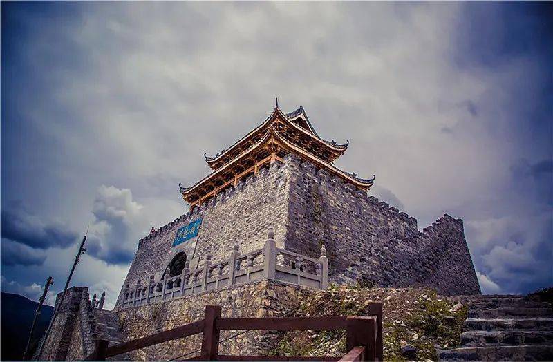 央视记住乡愁第七季松潘川西重镇五彩古城座谈会暨开机仪式在松潘举行