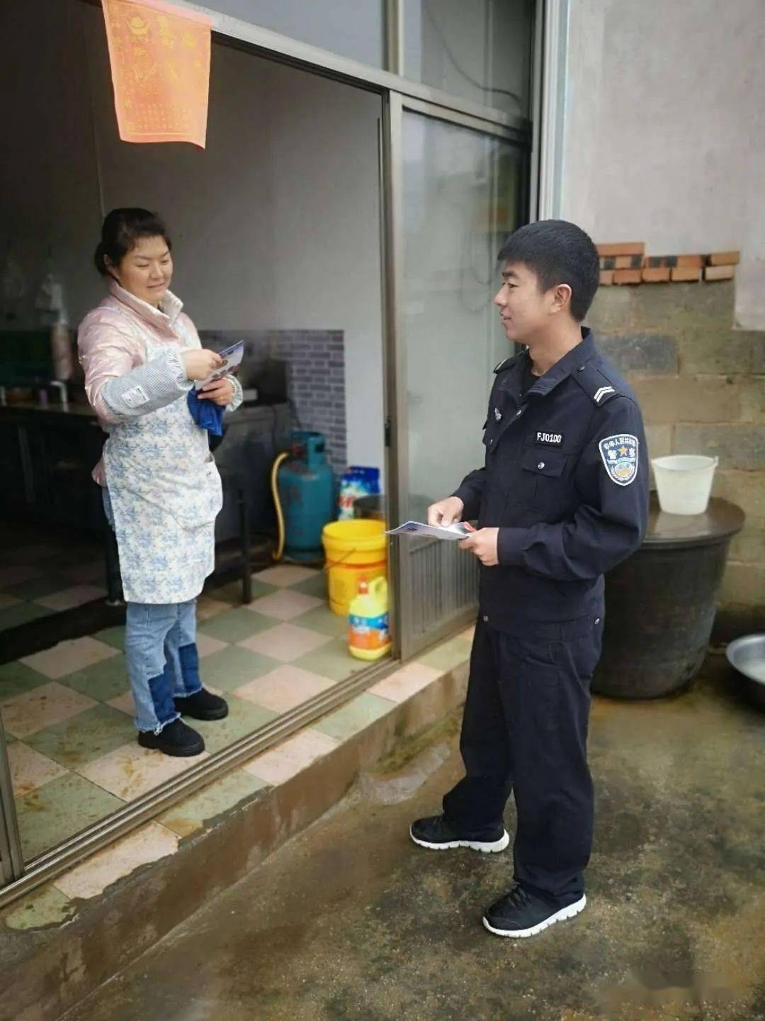 来为陆良这个00后辅警小哥点个赞!_张春林