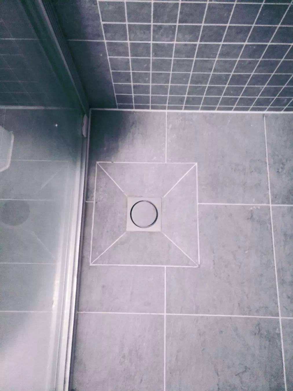 卫生间地漏的五种设计哪个排水效率高还好看