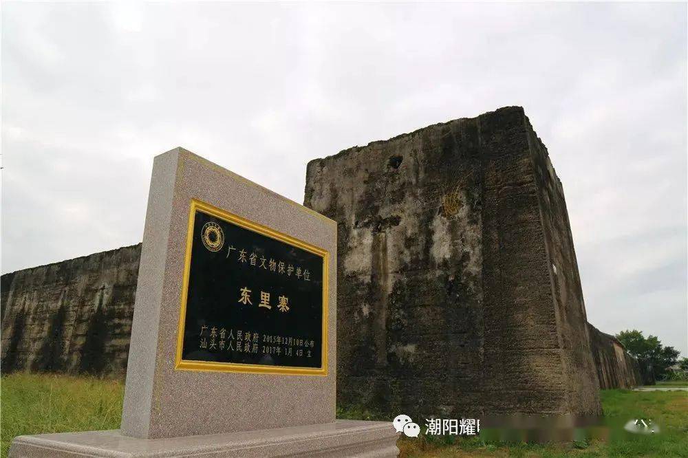 沙陇镇东里古寨坐下,童子献茶.锡瞳道:"大人到来,有失远迎,恕罪,恕罪.