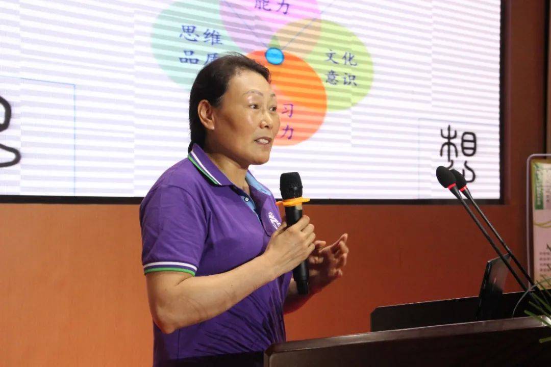 唯成绩论在她这儿行不通