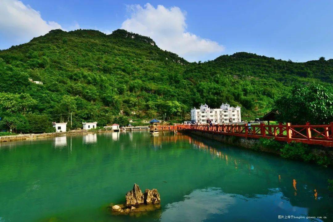 每一位来忻城旅游的人都应该吃上一碗糯玉米粥