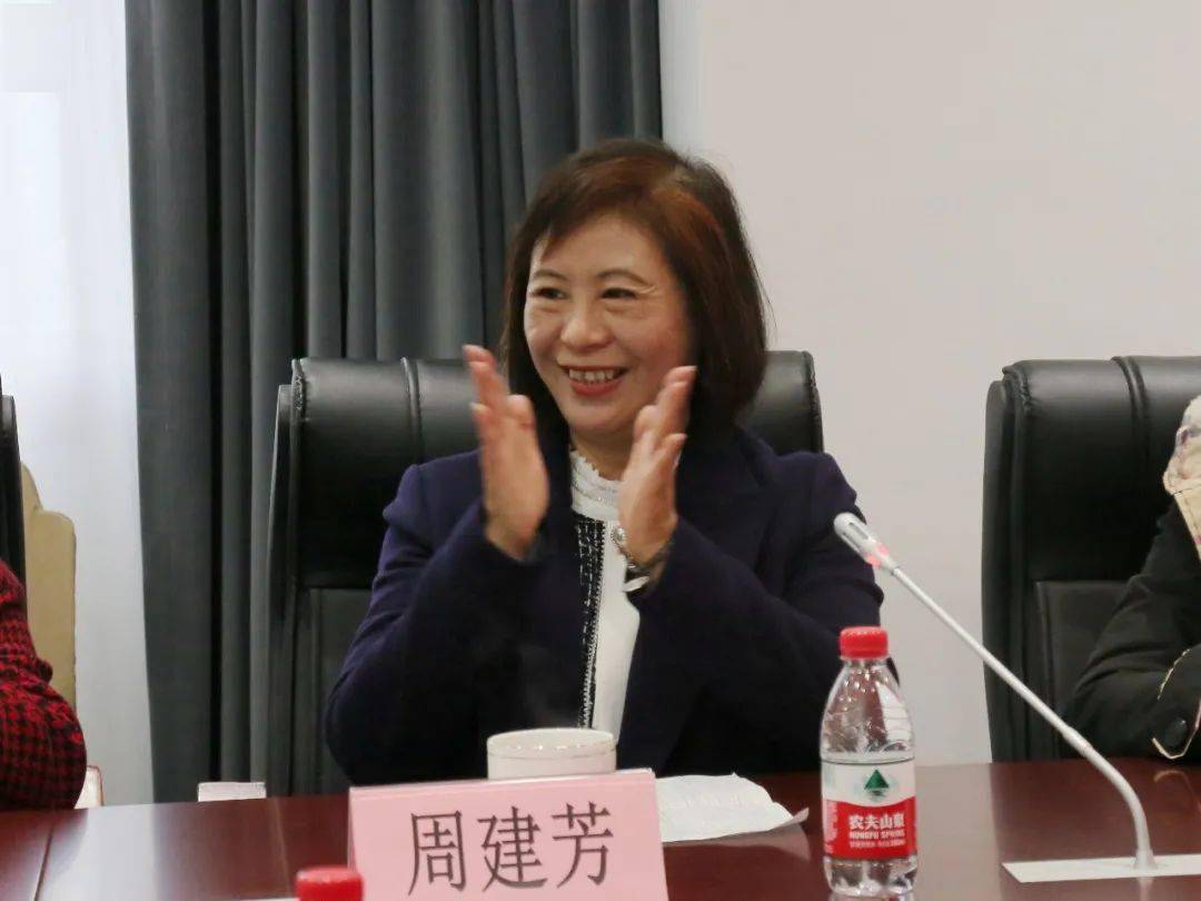 拱墅区委政法委副书记周建芳代表"运合妈妈团"全体成员单位宣布拱墅区