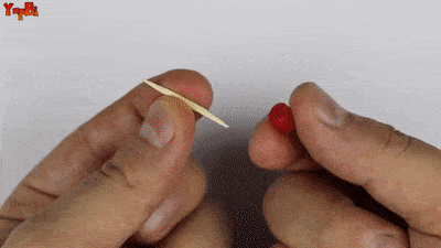 酷手工|手指也能玩滑板?_牙签