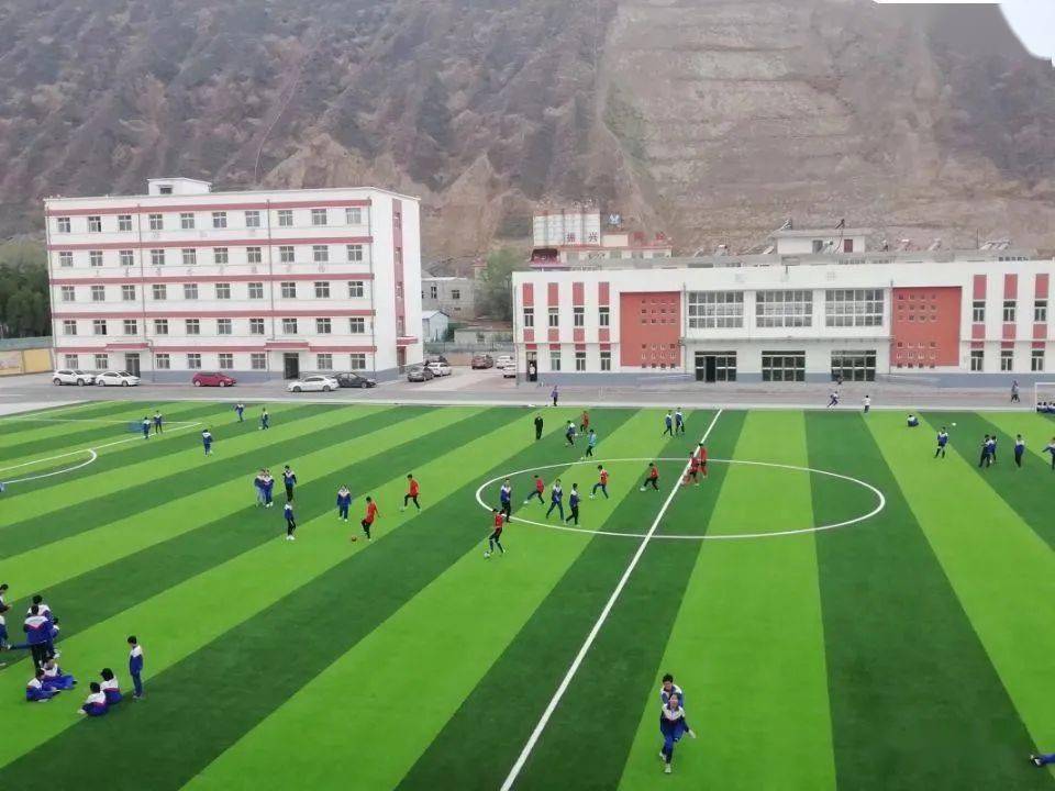 是一所县属完全中学,始建于1956年,学校形成了以"善"为核心的五中文化