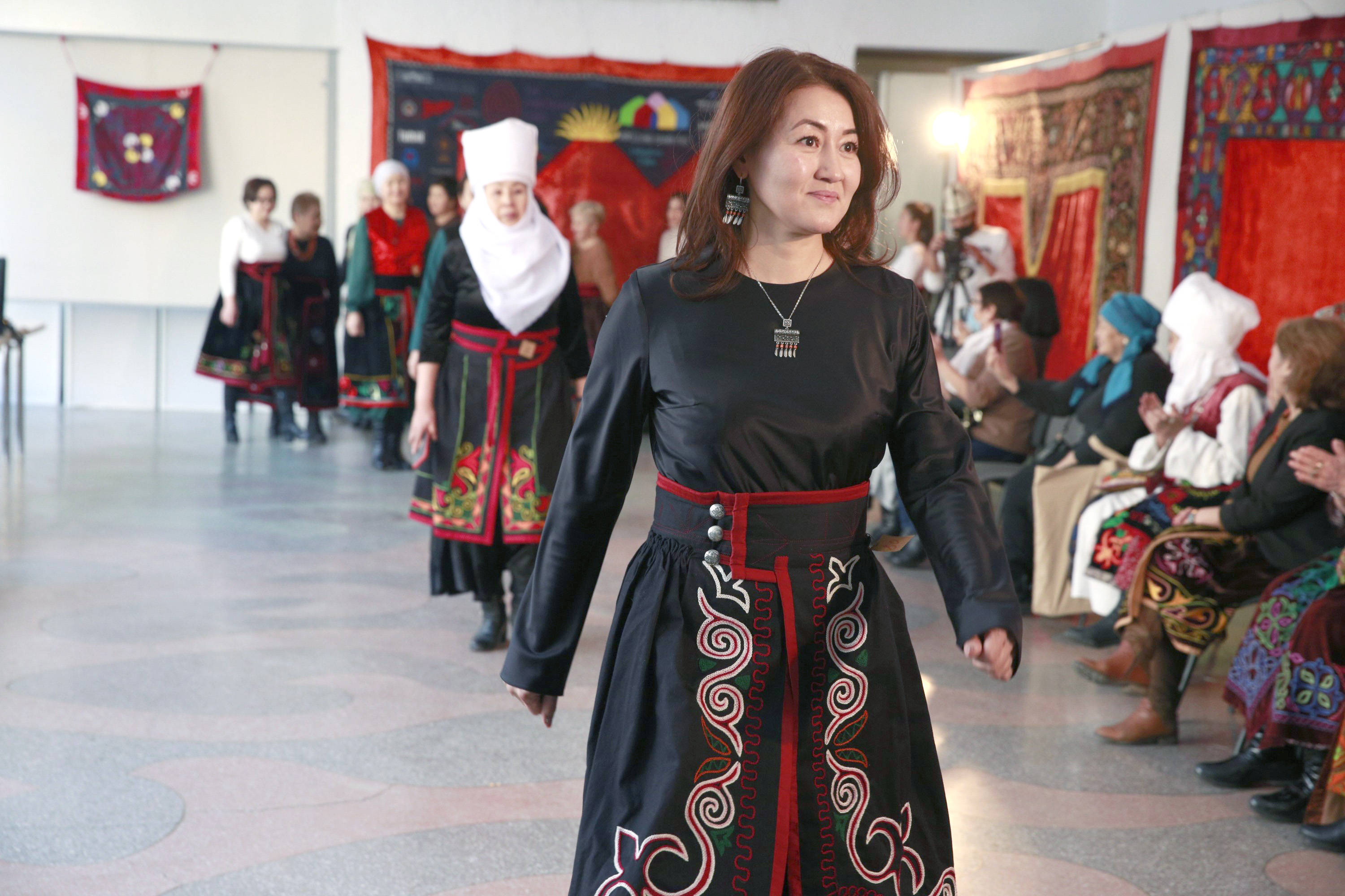 吉尔吉斯斯坦女人性格图片