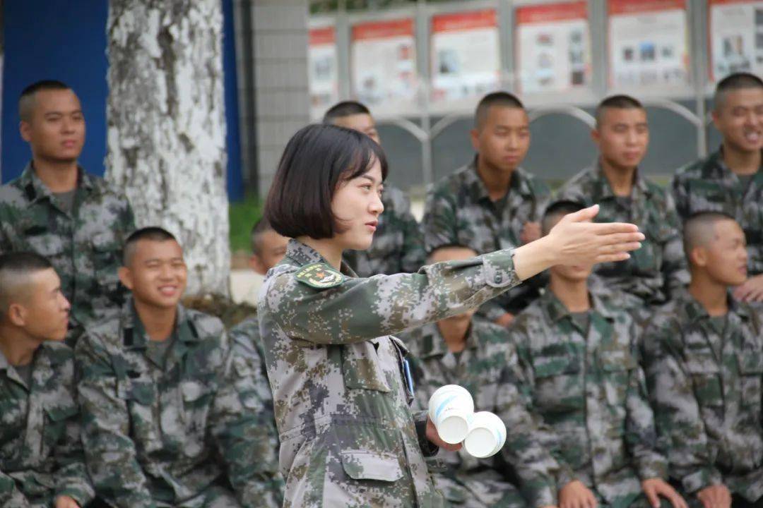 男兵连的女指导员,立功了