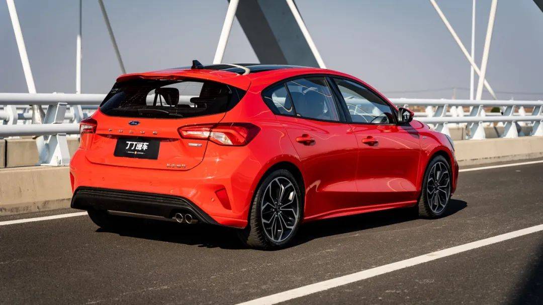 有趣的灵魂好看的皮囊,看2021款福克斯如何俘获小姐姐欢心