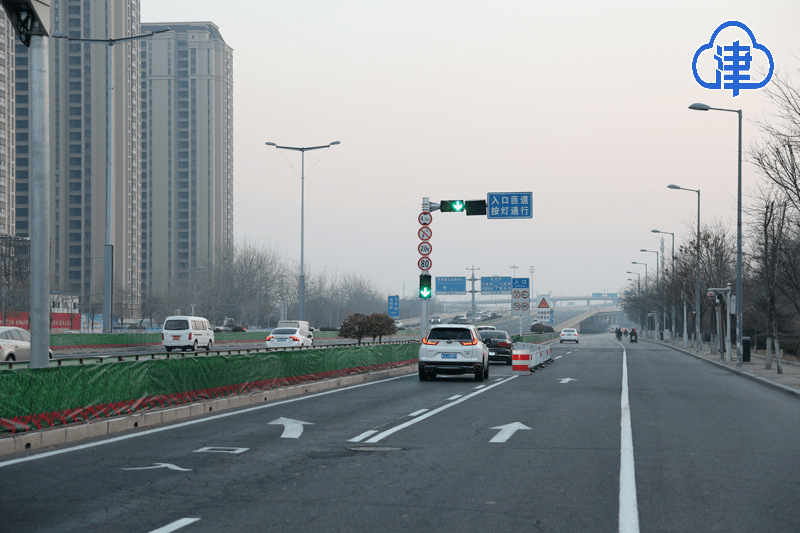 注意,下月,天津快速路匝道口启用11处信号灯!