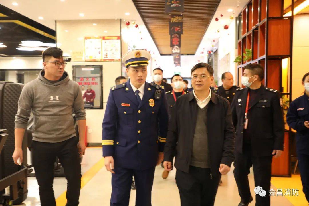 消防守护平安74会昌县多部门联合开展"平安夜"消防安全夜查行动