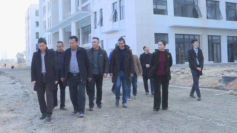 唐军一行先后前往元坤温泉酒店,中医院,县医院新址,示范幼儿园和凤凰