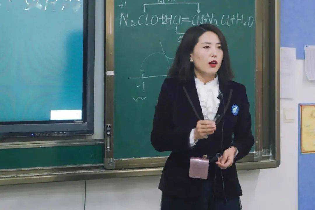 育人不囿三尺仄,赤诚无愧天下——记高新教师段文娟