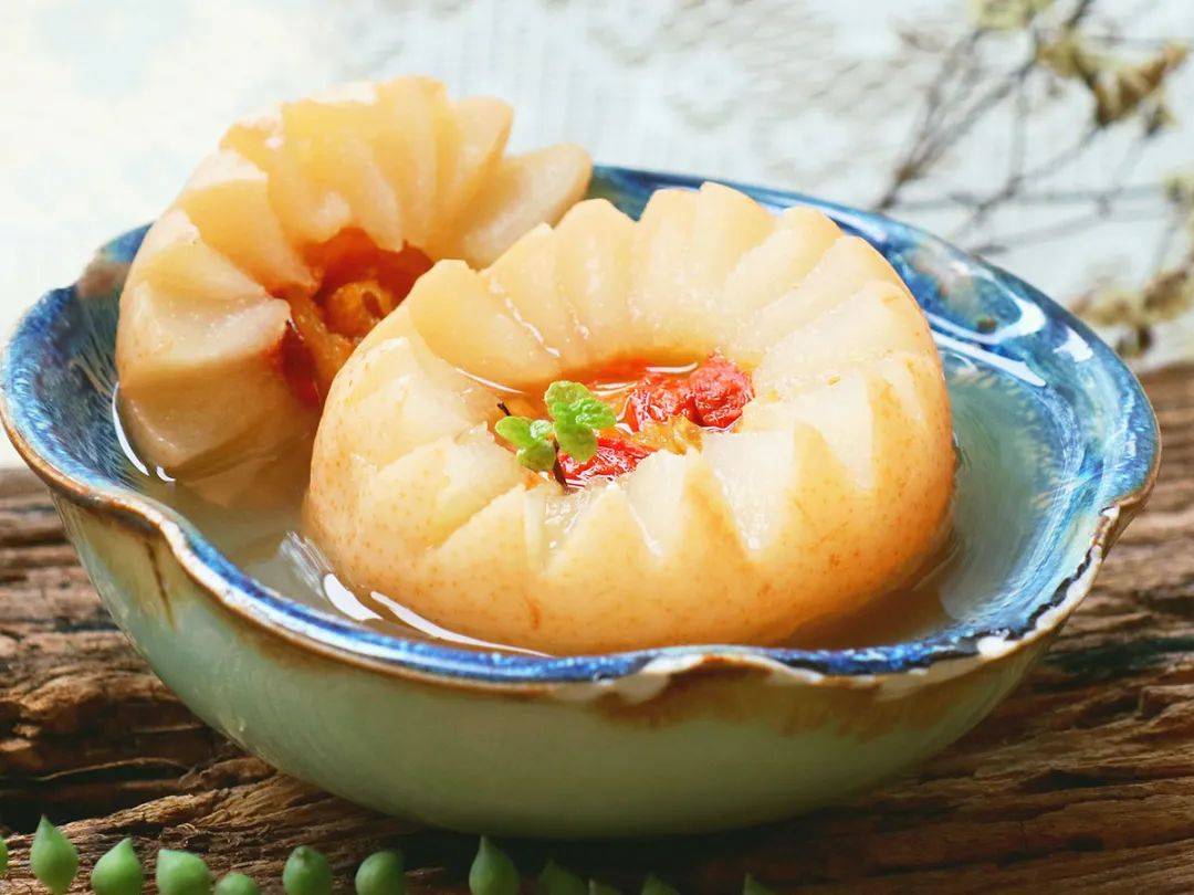 冬季干咳,嗓子疼?来一碗自制的冰糖炖雪梨,润肺止咳,滋润整个冬天