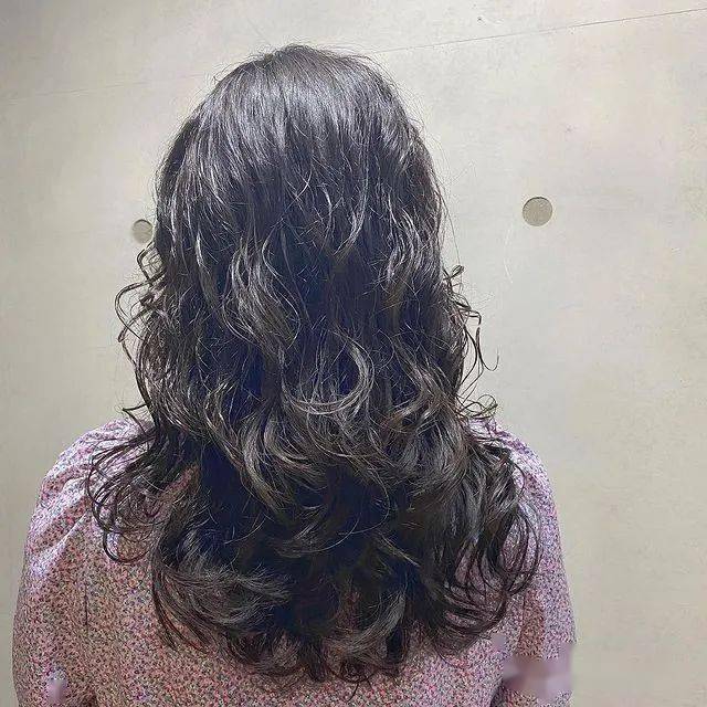 精选满头卷发型,头型长不好的就这样烫,今年很流行