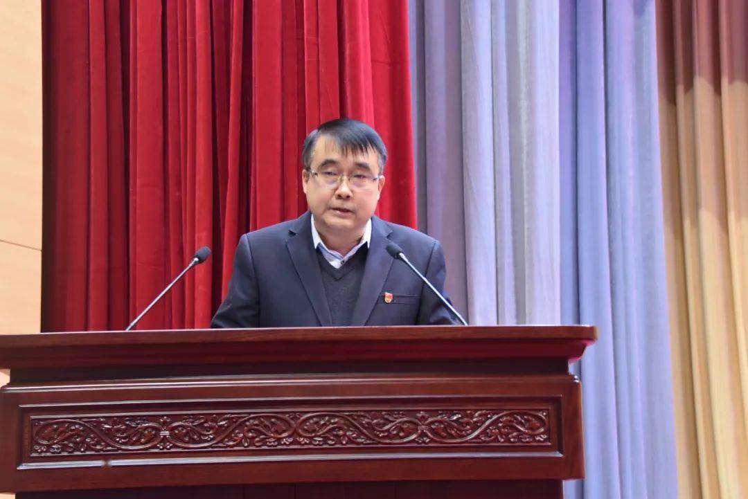 赵兴绩在主持讲话中强调,各级各部门要认真学习领会,以高度的政治责任