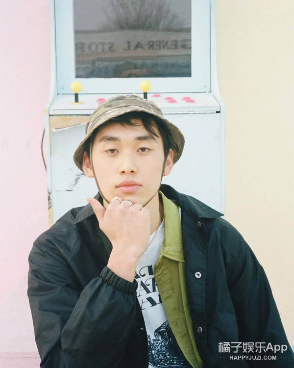 还记得林依轮的大儿子林子濠吗他现在是潮牌的主理人