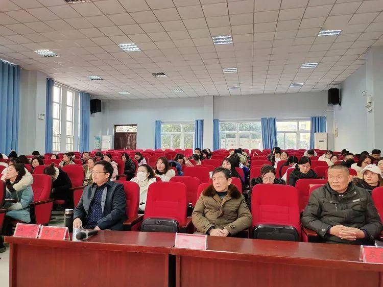 贵池区池口小学副校长柯芸芸,贵池区百荷小学左莲老师三位专家来校