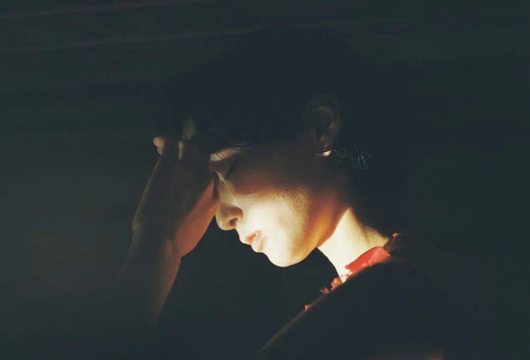 这位日杂摄影师拍光影人像太绝了