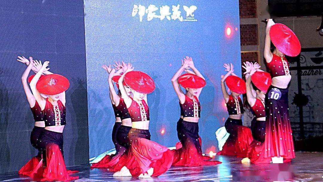 92分,他的舞蹈有一种让人沉醉的魔力,每一个动作都舒展得那么极致