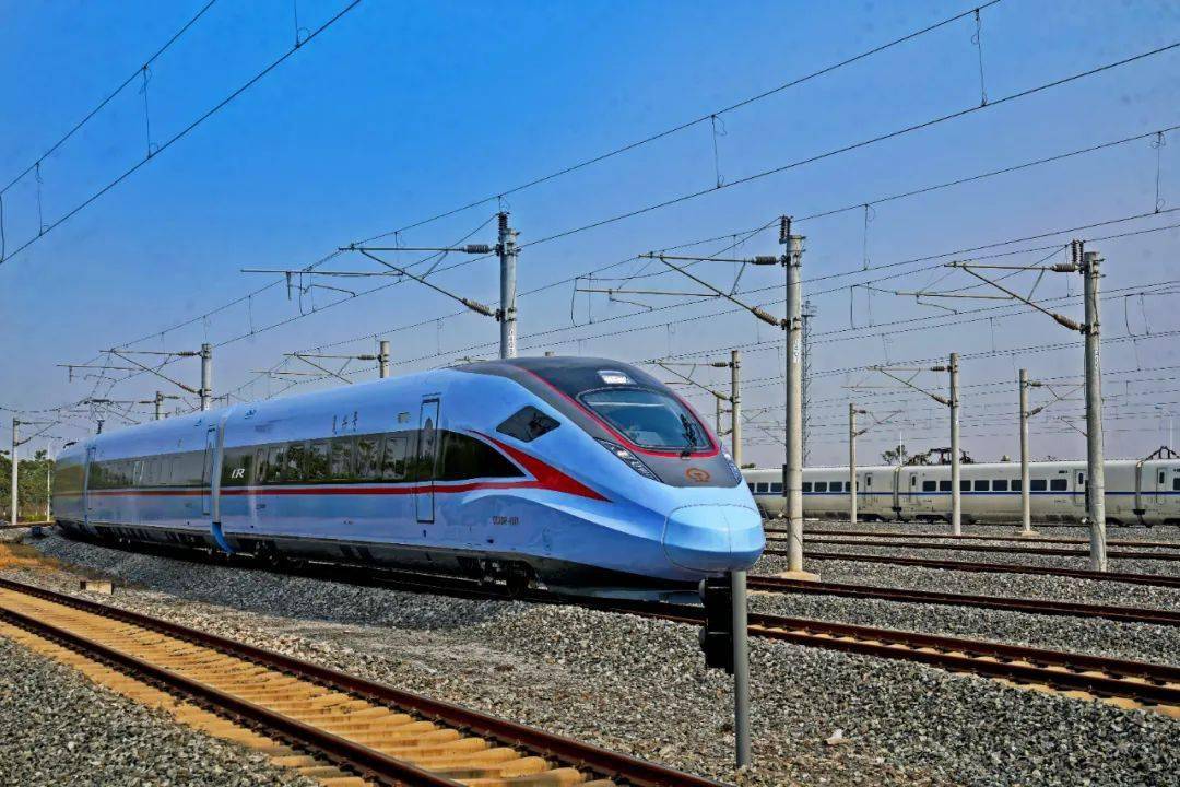 刚刚广西喜提首趟cr300af型复兴号动车开箱照片抢先看