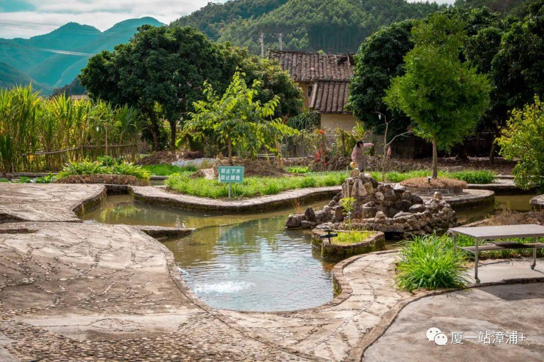 环溪而建酷似半岛的心意园位于漳浦石榴镇山城村,坐落于山谷中,与茂盛