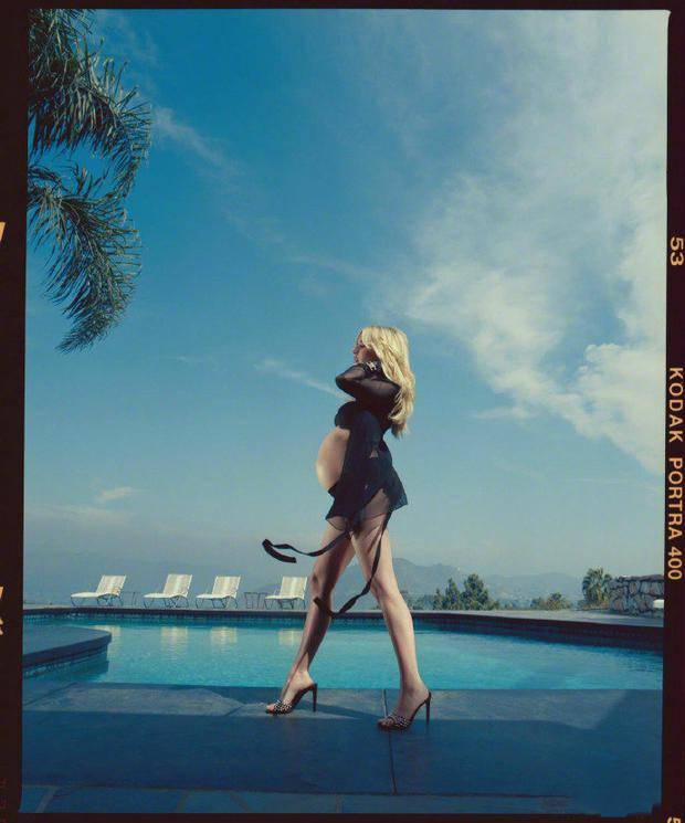 《美国恐怖故事》女星艾玛罗伯茨生子