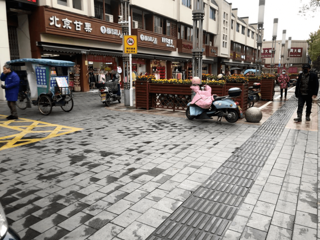 干净坐地上不会弄脏衣服67进来看下余姚首批席地而坐城市客厅示范