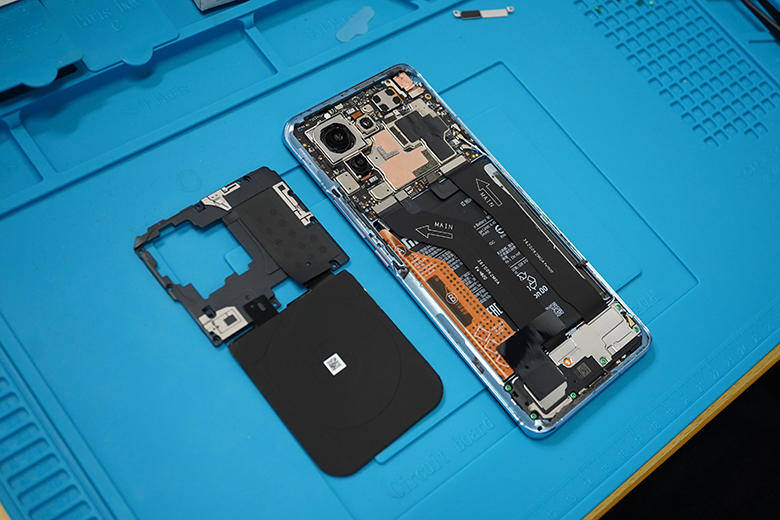 小米11首拆做工扎实极具性价比动手玩