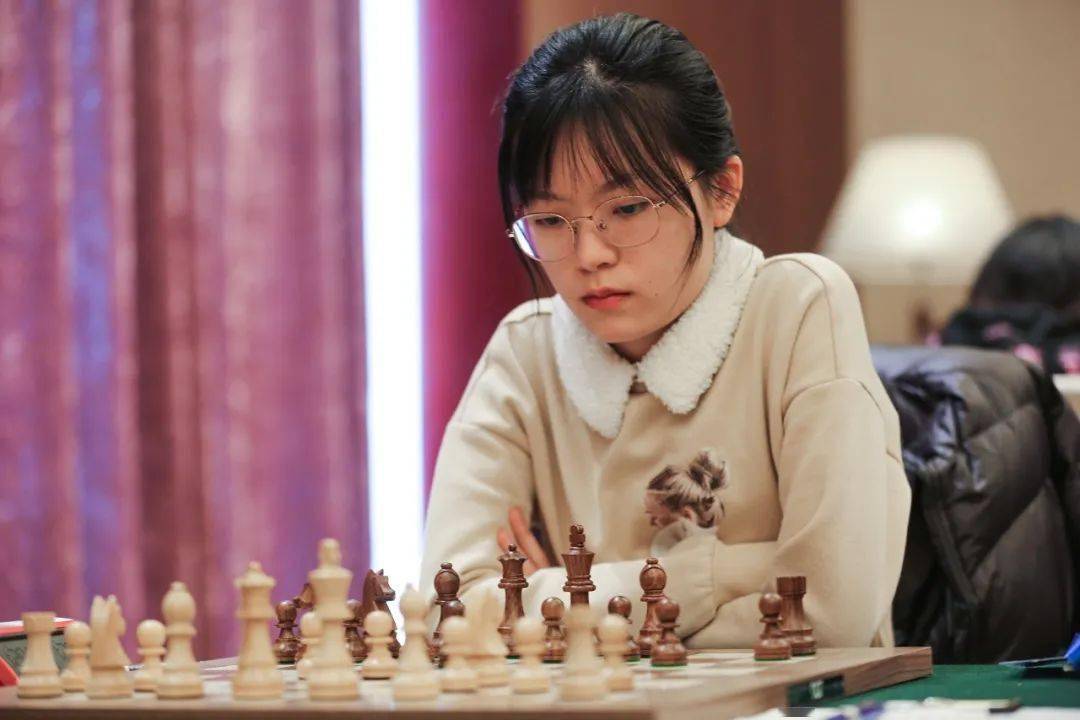 2020年全国国际象棋甲级个人赛第九轮余泱漪谭中怡抢占有利位置