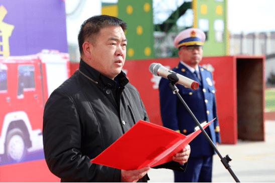 县委书记张胜利指出:"近年来,县消防救援大队认真贯彻落实省消防救援