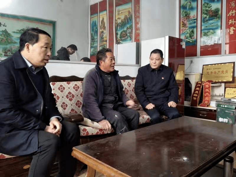 淮阳区委常委,宣传部长谢留定到刘振屯乡走访慰问困难群众及优秀党员