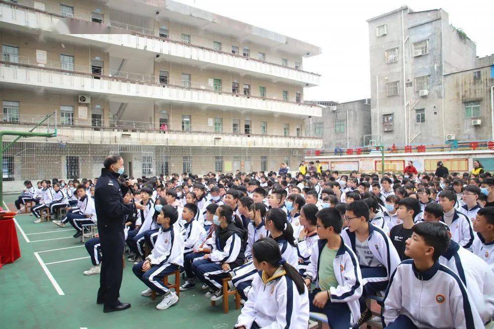 走进飞鹅中学宣传交通安全,我们在行动!_惠东县