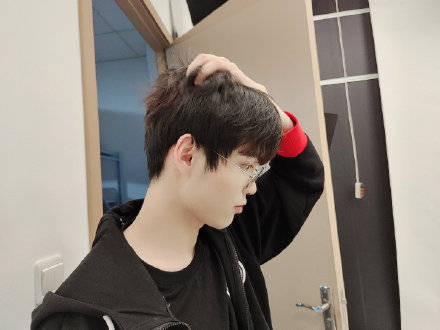 kpl柠栀放弃职业身份化身美食博主正式进军饭圈