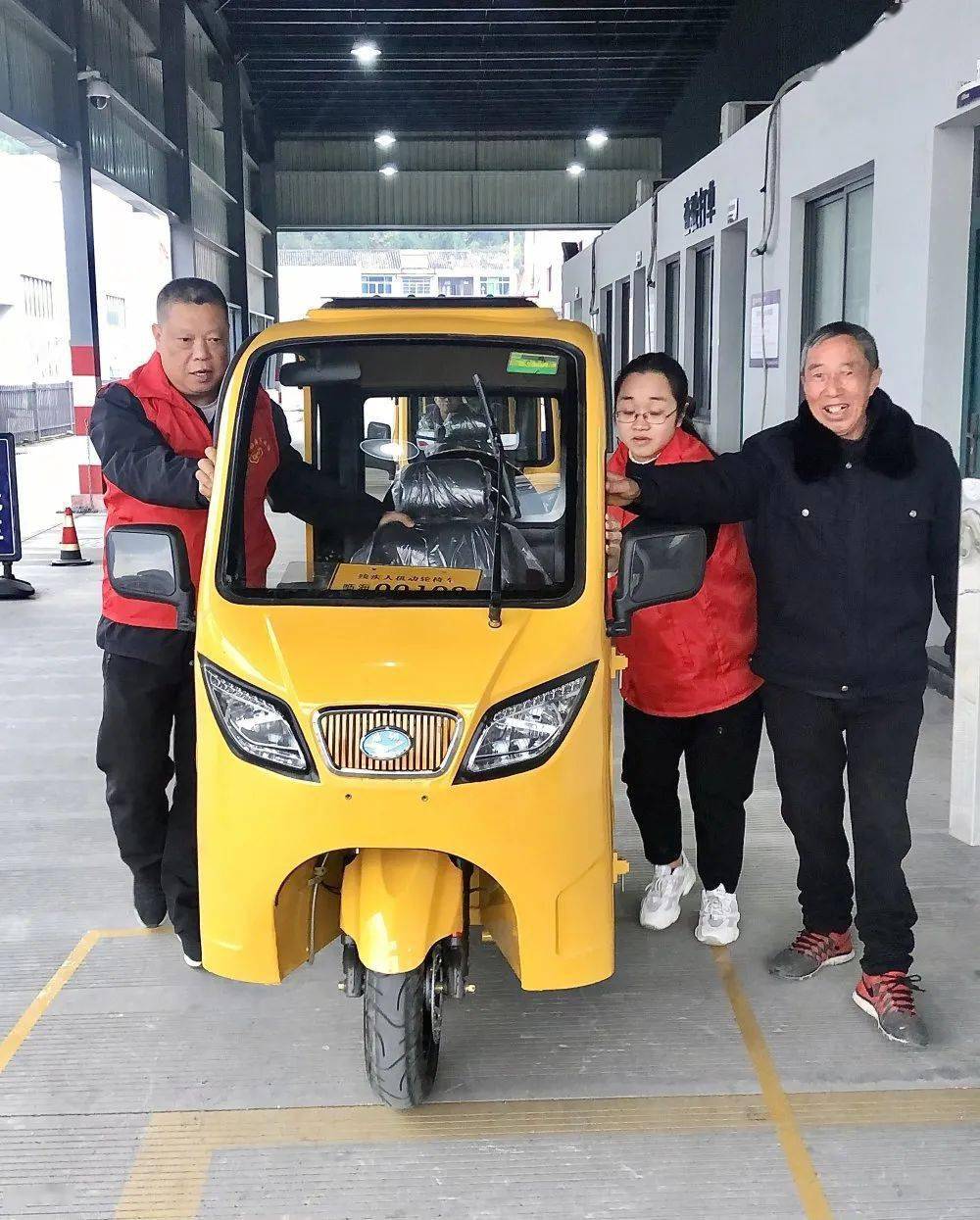临海市残疾人机动轮椅车集中上牌180辆小黄车安全上路
