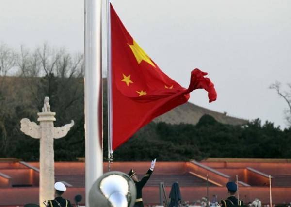 共同见证五星红旗冉冉升起的庄严时刻,迎接2021年的第一缕阳光