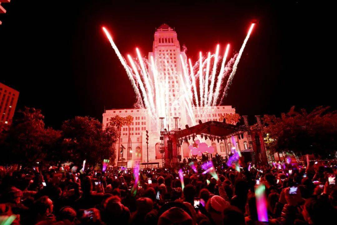 美国纽约时代广场跨年演唱会(美国纽约时代广场跨年演唱会视频)