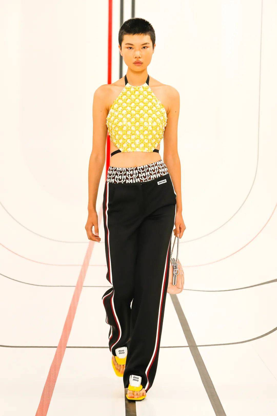 miumiu2021年春季时装秀