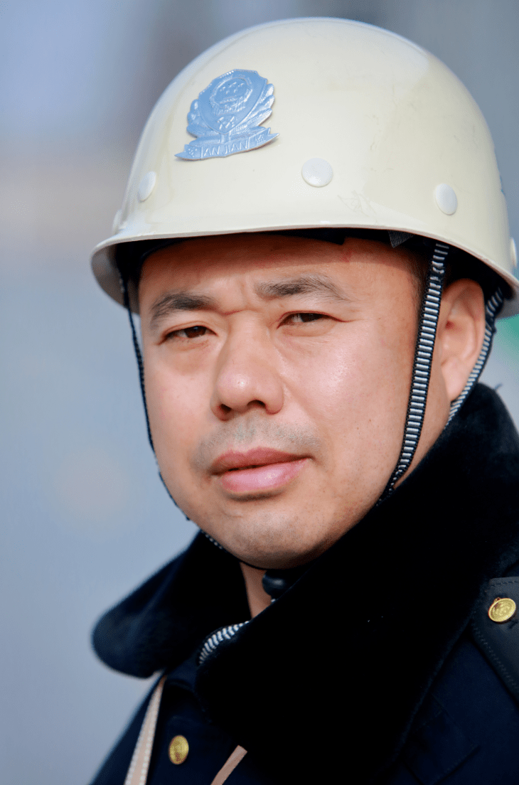 郭龙:当好执法"排头兵"