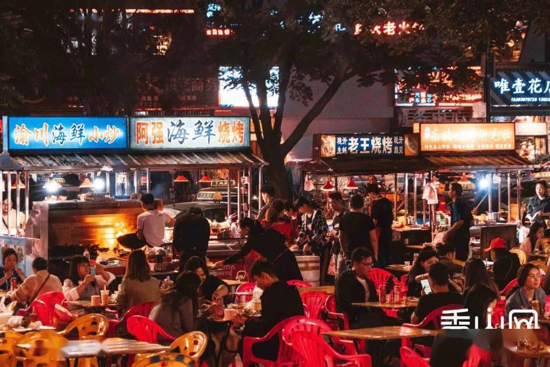 夏湾夜间特色小吃街