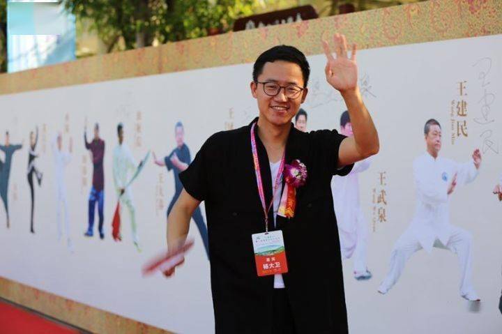 最后,杨大卫告诉记者,学习太极拳的过程,就是通过身体的实践,不断与