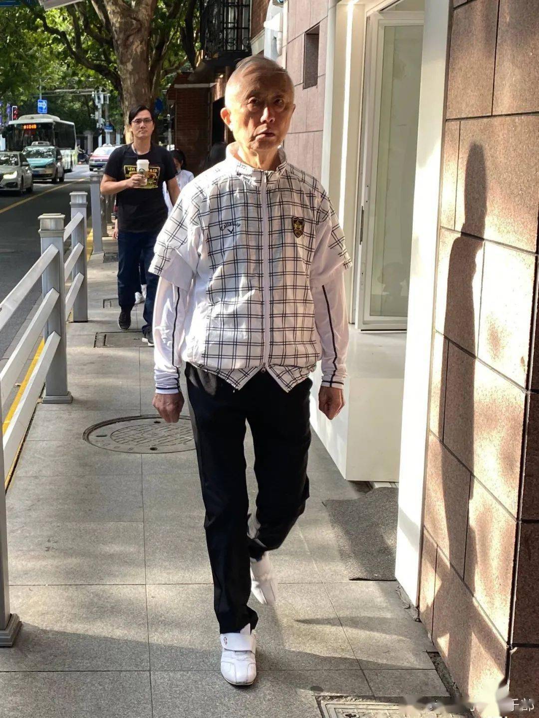 上海最时髦的老年人,都被他拍下来了_秦霄