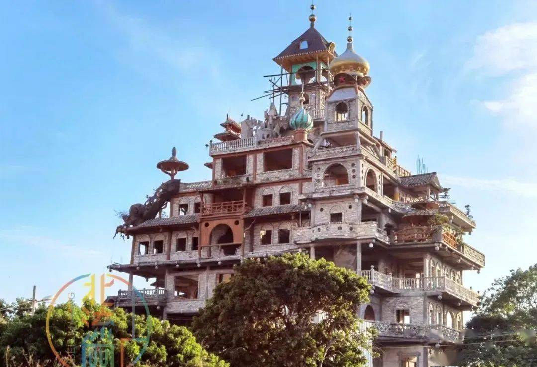 广西一农民耗资千万,建了一栋8层怪楼变网红景点.