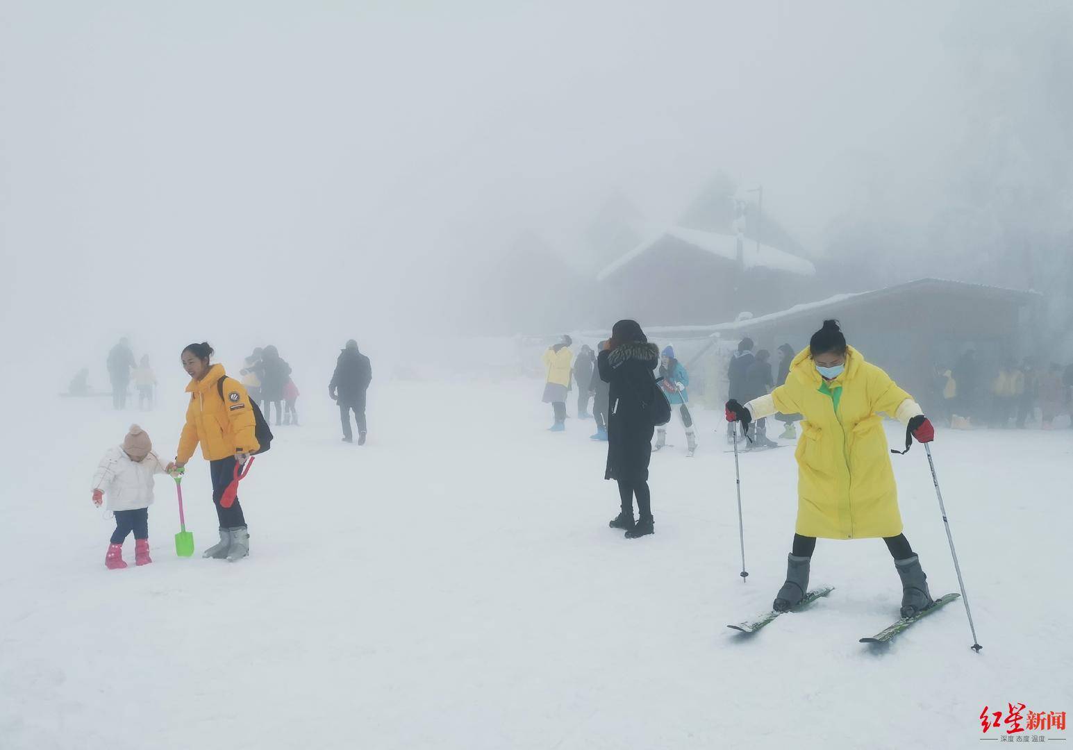 搜索热度上涨540%、培训学校两年新增10多所……雪还没咋下，成都滑雪真火了！