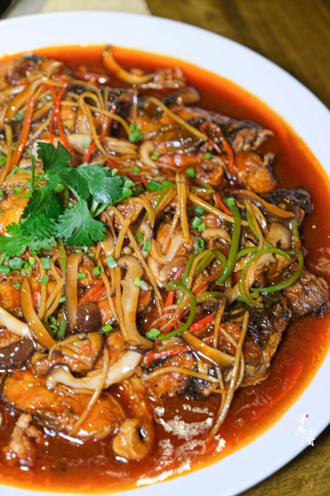 这么一道菜,选用品质上乘的剑鱼,从捕捞到上桌经过厨师们精心打造