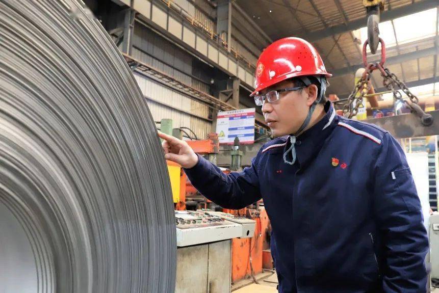 柳钢中金不锈钢董事长罗庆革,柳钢集团电工技能专家周磊获评"广西壮族