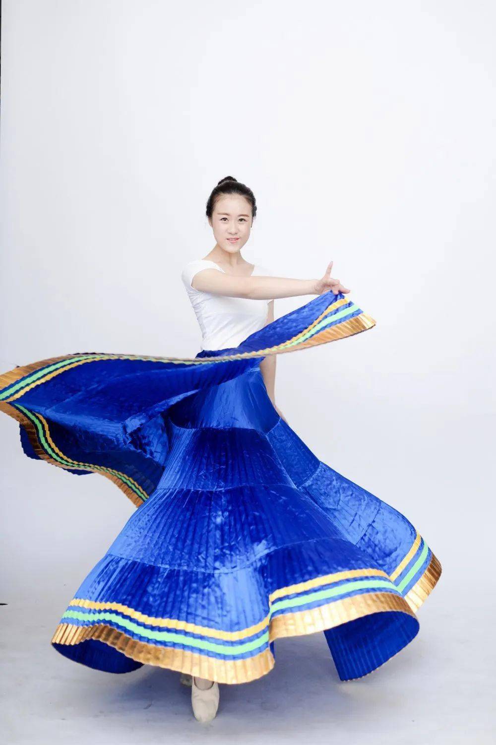 南国有佳人轻盈绿腰舞