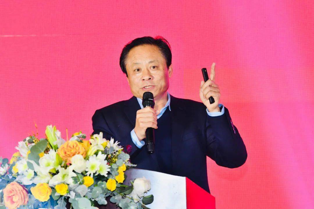 宿迁酒业集团党委书记,名誉董事长张建良作"发展聚变,合作共享"主题