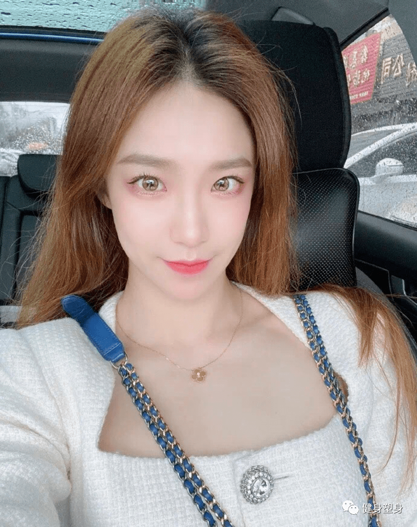 90妹子坚持健身,倒三角,腹肌,苹果臀,肌肉身材让男生也着迷