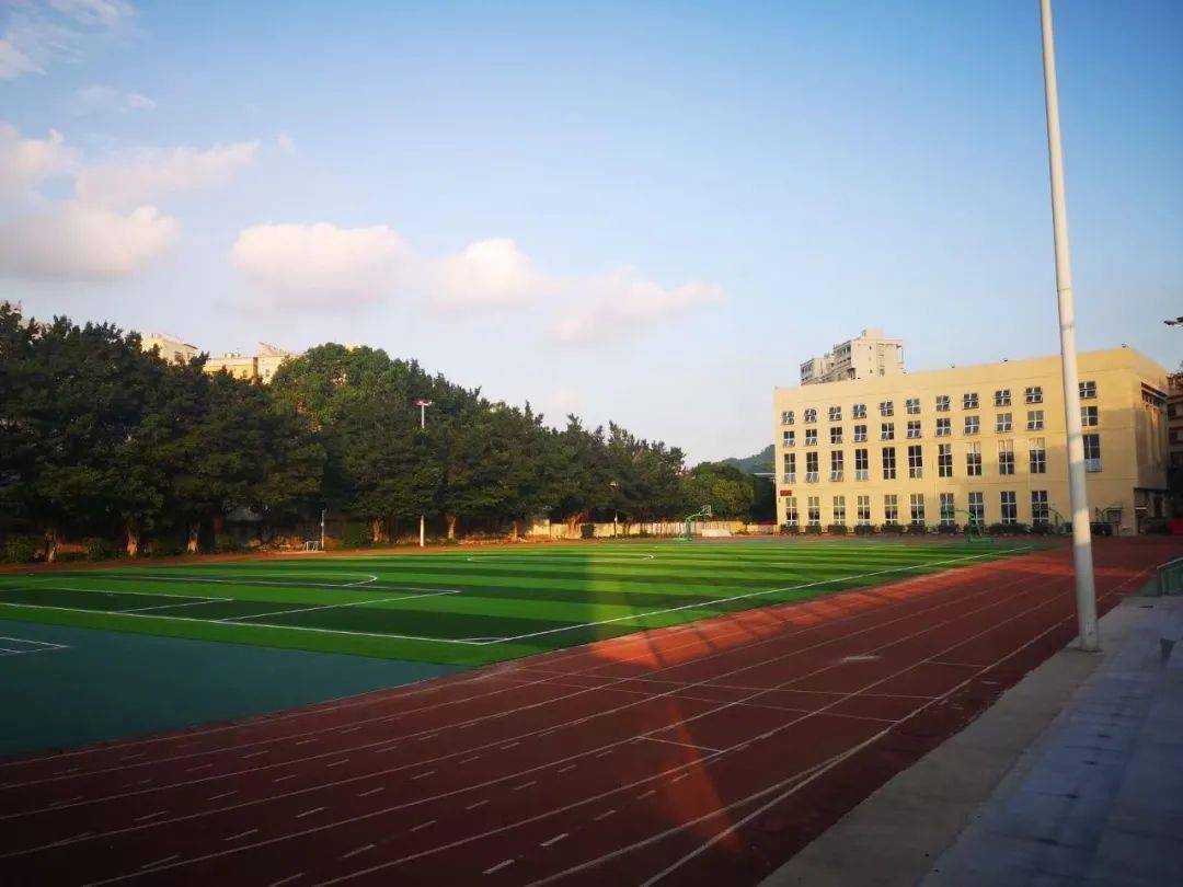 美芝股份深圳石岩官田学校项目获业主赠送锦旗